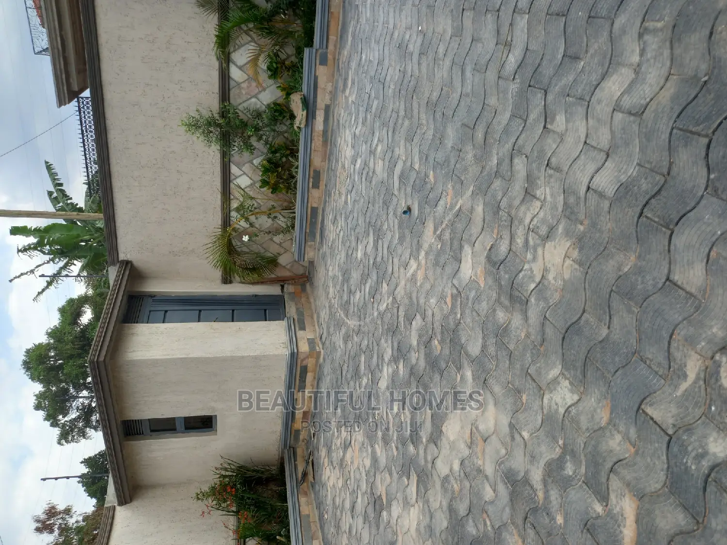 Furnished 6bdrm Mansion in Kisaasi Tarmack, Nakawa for sale