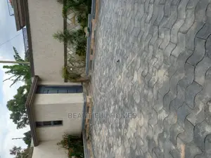 Furnished 6bdrm Mansion in Kisaasi Tarmack, Nakawa for sale