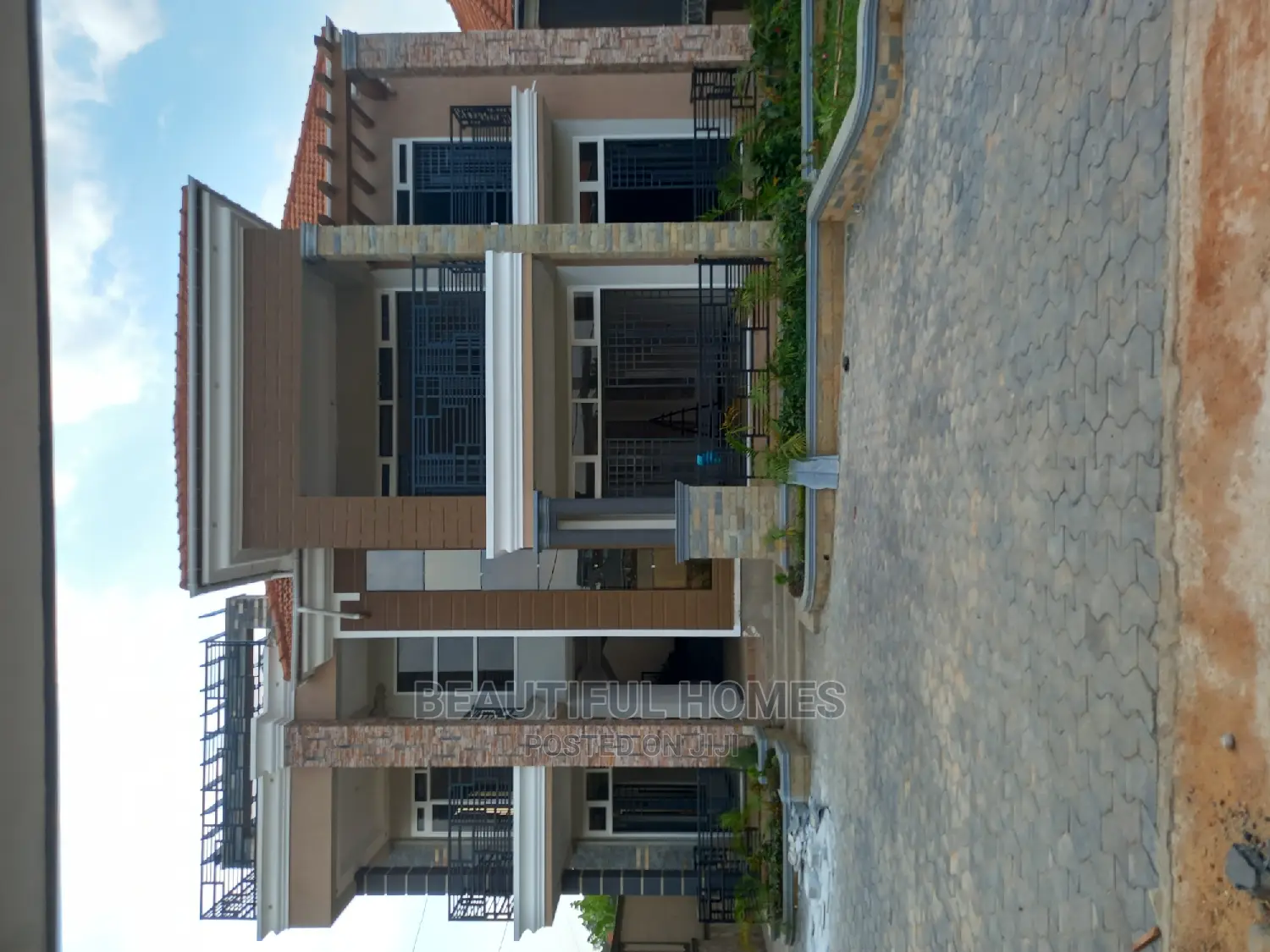 Furnished 6bdrm Duplex in Kisaasi All Tarmack, Nakawa for sale