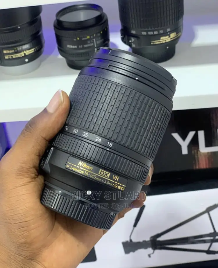 Nikon Af-S Dx Nikkor 18-140mm F/3.5-5.6g Ed