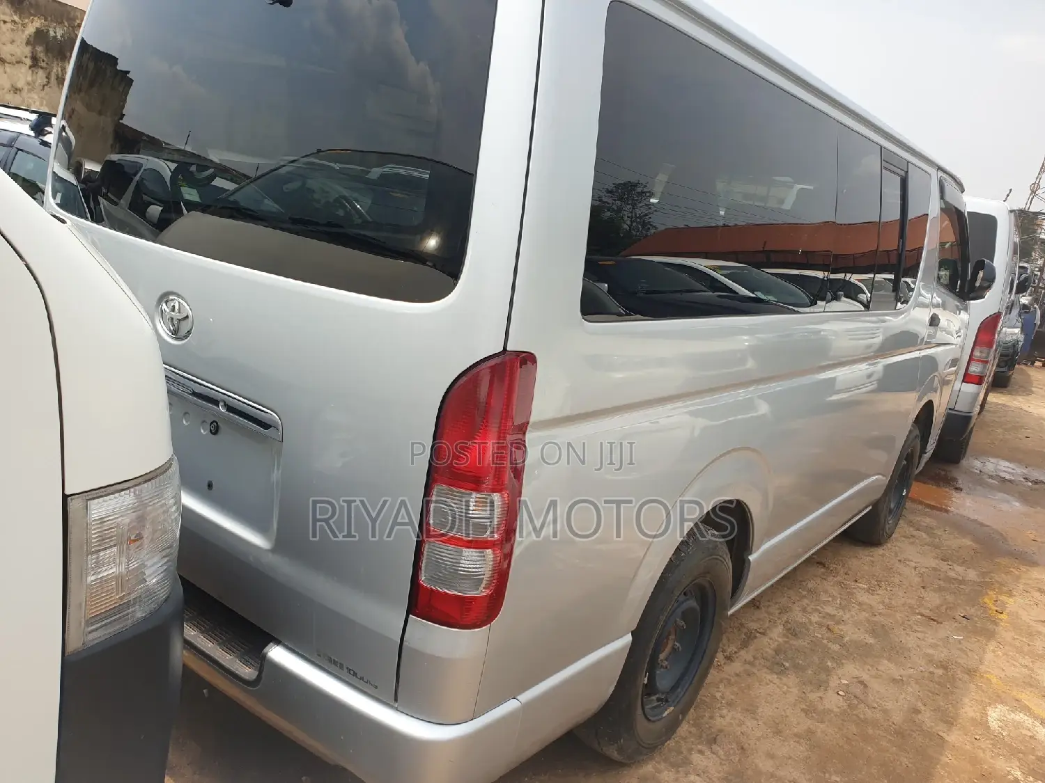 Toyota HiAce 2014 Silver