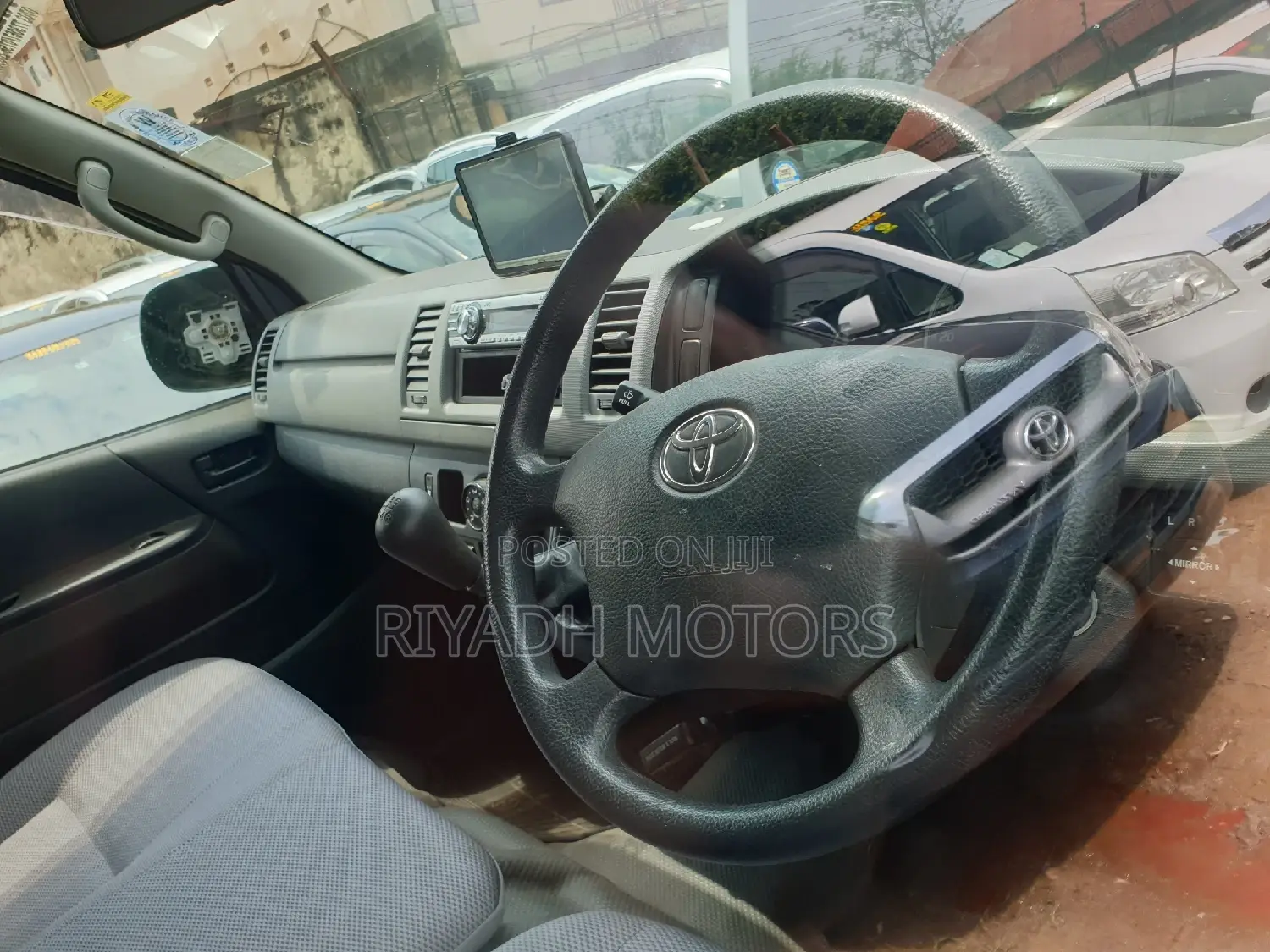 Toyota HiAce 2014 Silver