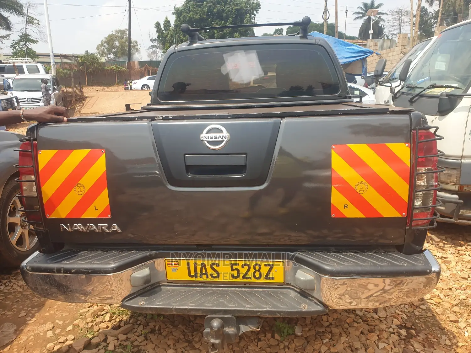 Nissan Navara 2009 Black