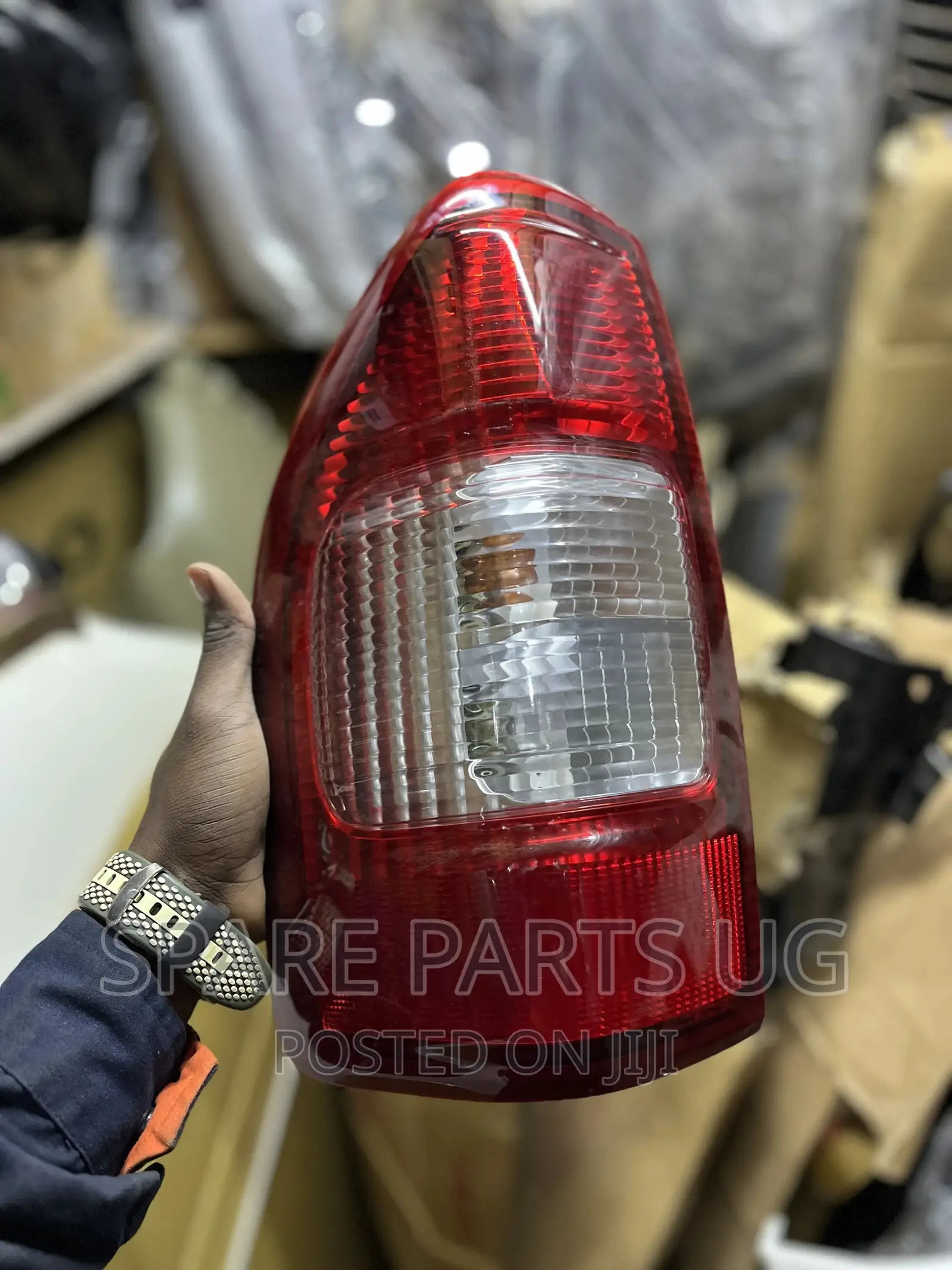 Isuzu Dmax 2002 - 2005 Taillight