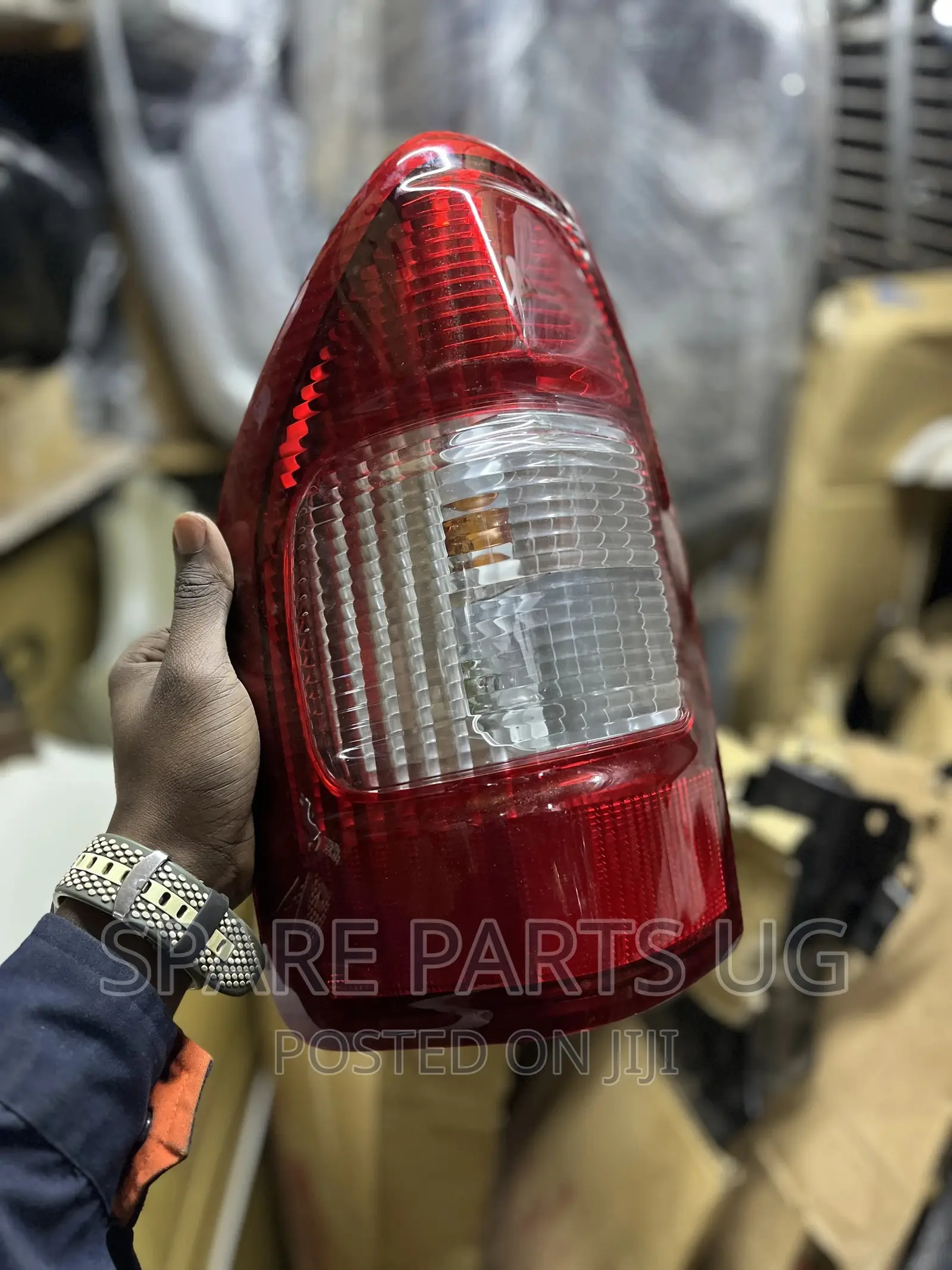 Isuzu Dmax 2002 - 2005 Taillight