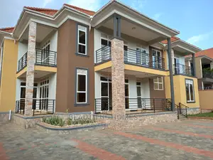 Furnished 6bdrm Duplex in Kira Tarmack, Central Division for sale