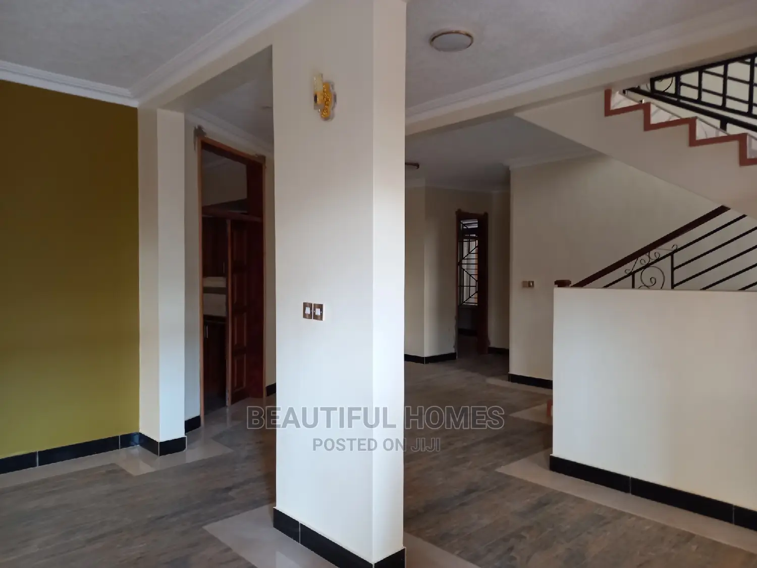 Furnished 6bdrm Duplex in Kira Tarmack, Central Division for sale