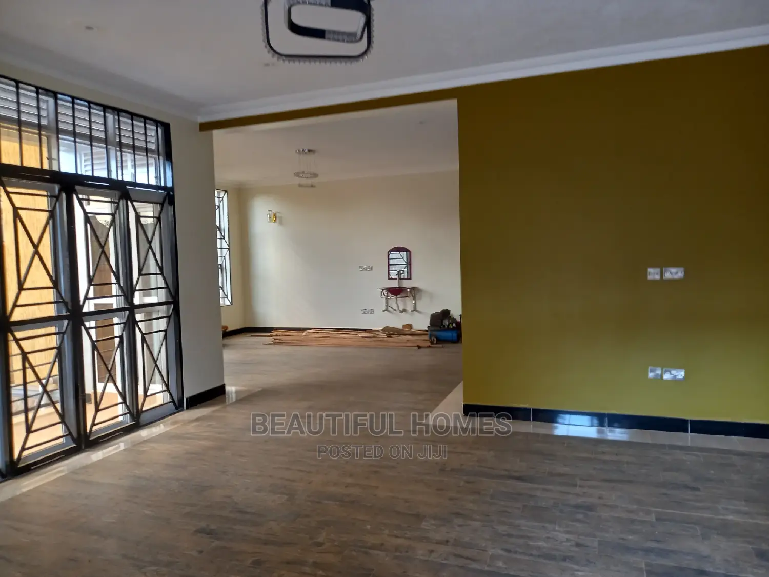 Furnished 6bdrm Duplex in Kira Tarmack, Central Division for sale