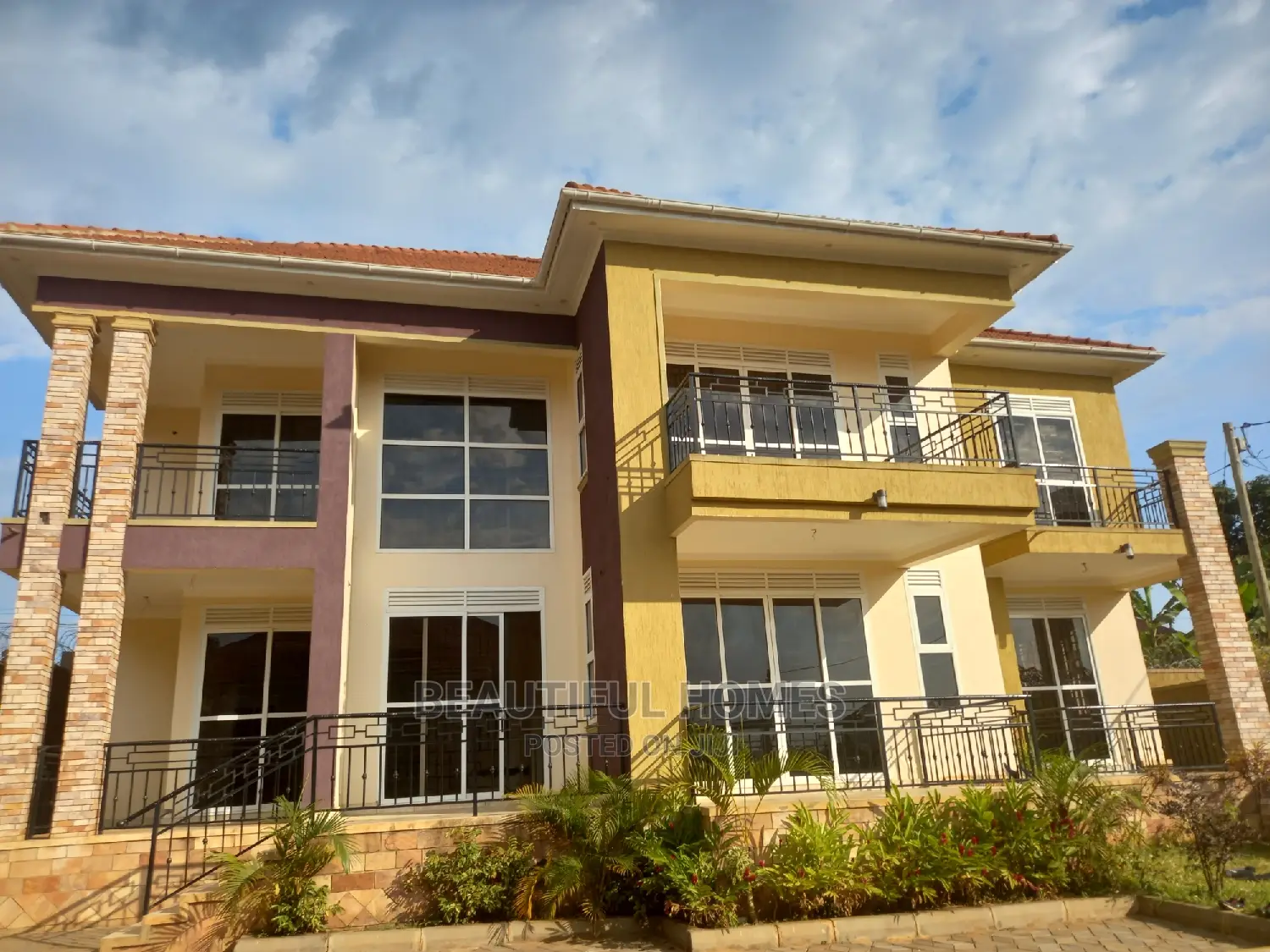 Furnished 6bdrm Duplex in Kira Tarmack for sale