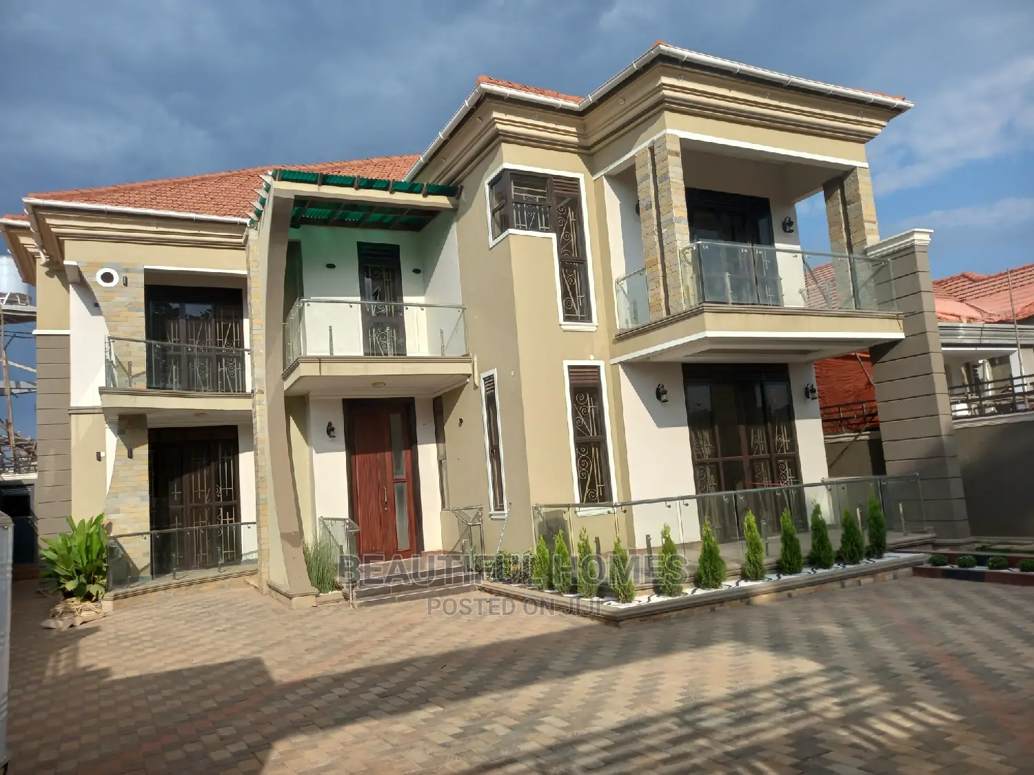 Furnished 6bdrm Duplex in Kira, Central Division for sale
