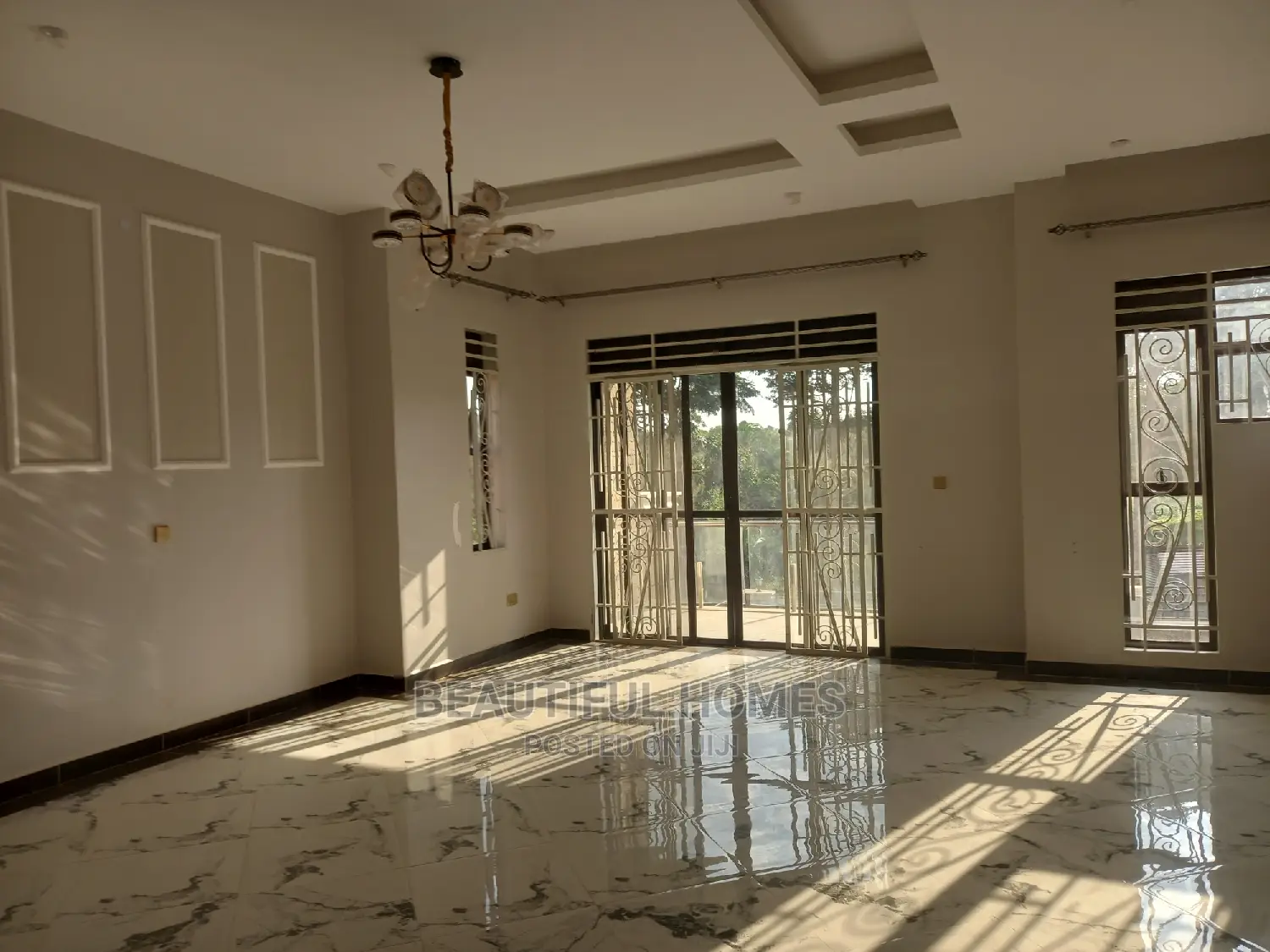 Furnished 6bdrm Mansion in Kira Corporate for sale