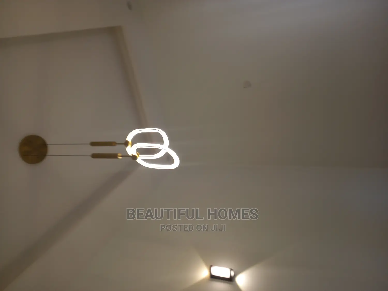 Furnished 6bdrm Mansion in Kira Corporate for sale
