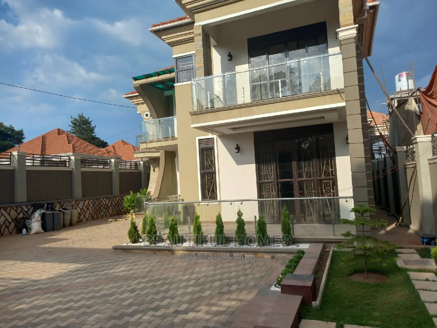 Furnished 6bdrm Mansion in Kira Corporate for sale