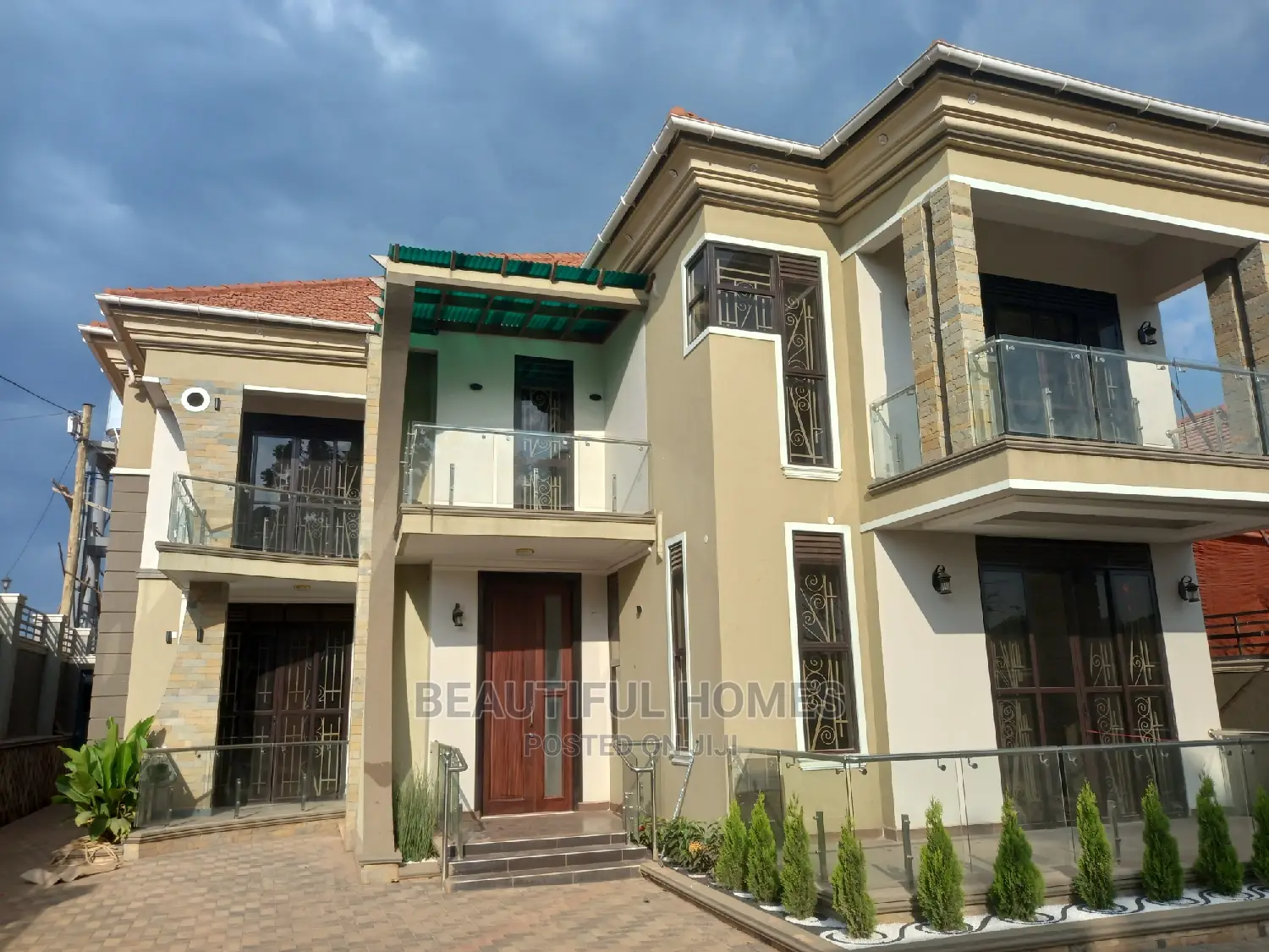 Furnished 6bdrm Mansion in Kira Corporate for sale