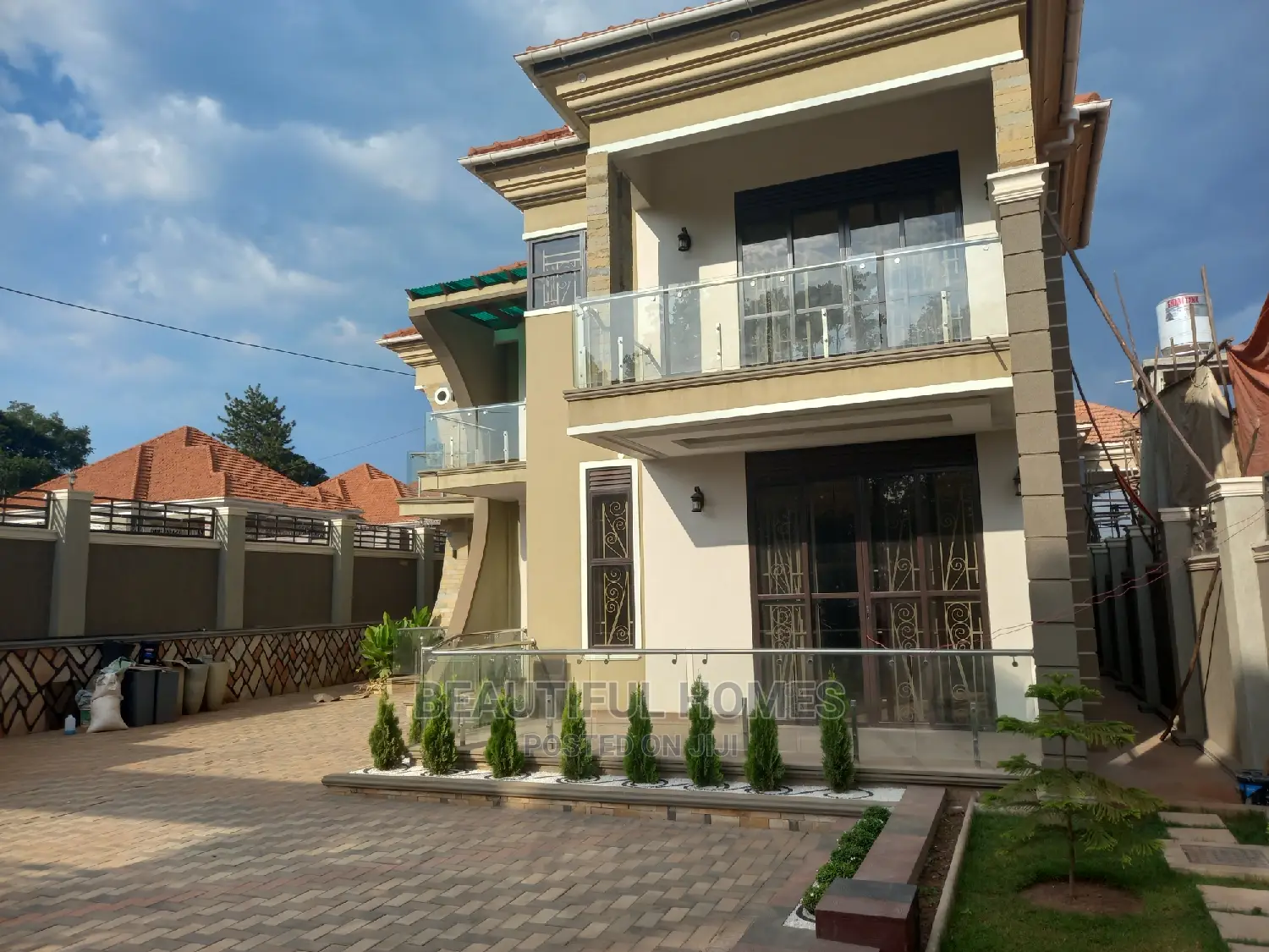Furnished 6bdrm Mansion in Kira Corporate for sale