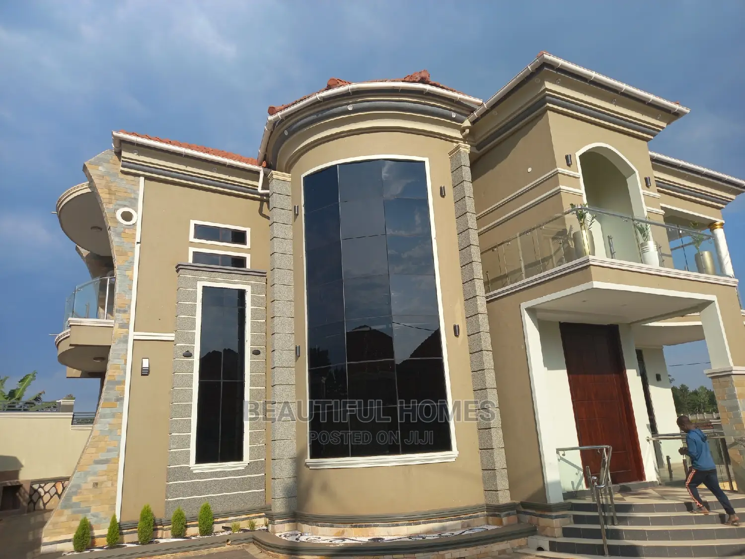 Furnished 6bdrm Duplex in Kira Five Star for sale