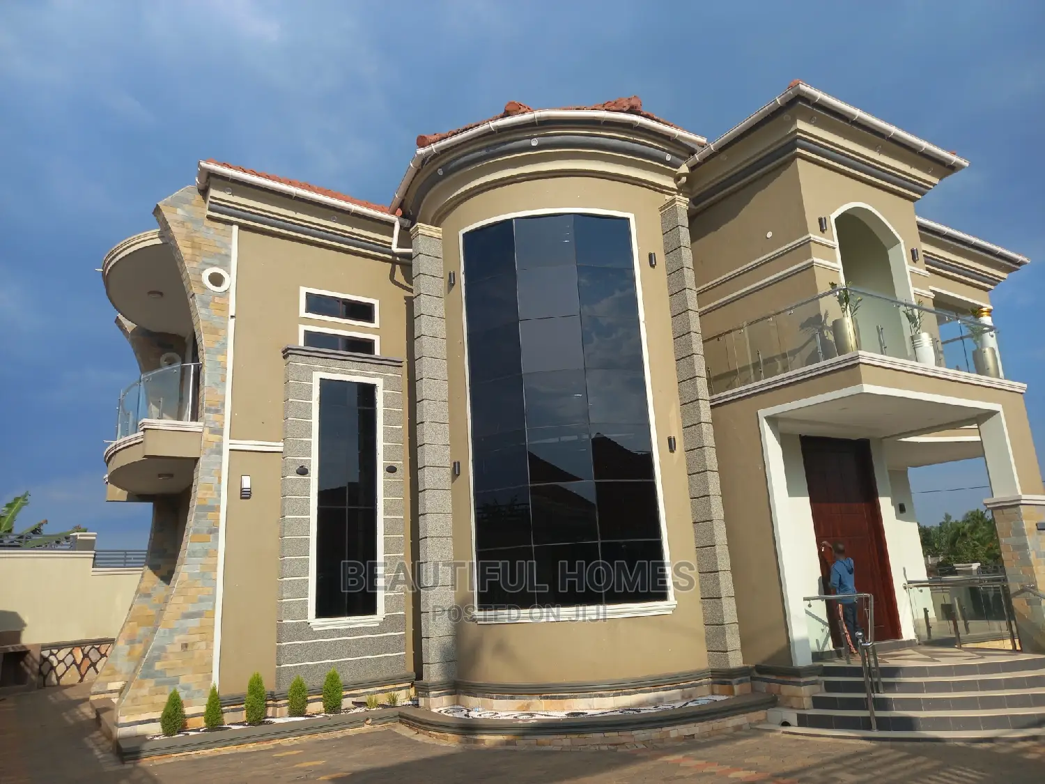 Furnished 6bdrm Duplex in Kira Ministers for sale