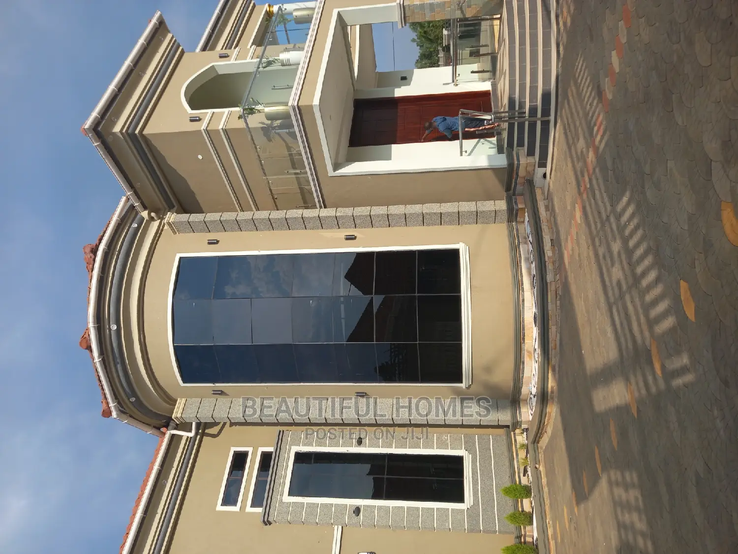 Furnished 6bdrm Mansion in Kira for sale