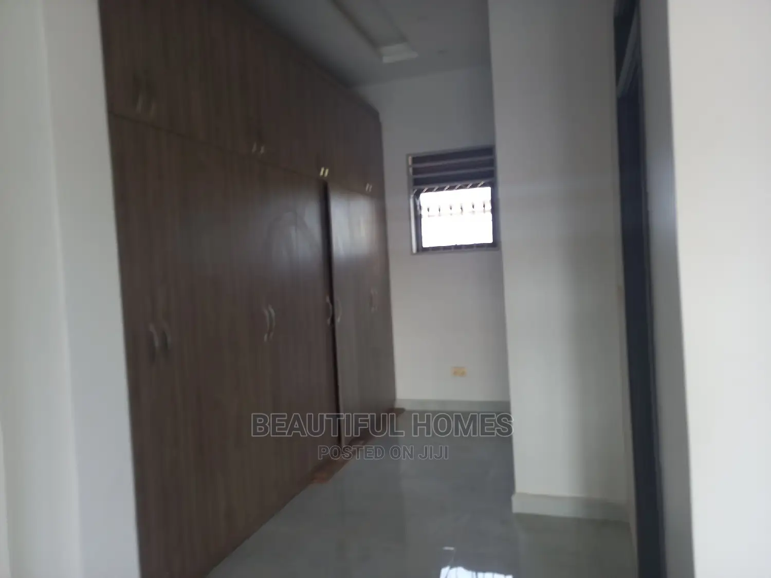 Furnished 6bdrm Mansion in Kira for sale
