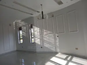 Furnished 6bdrm Mansion in Kira for sale