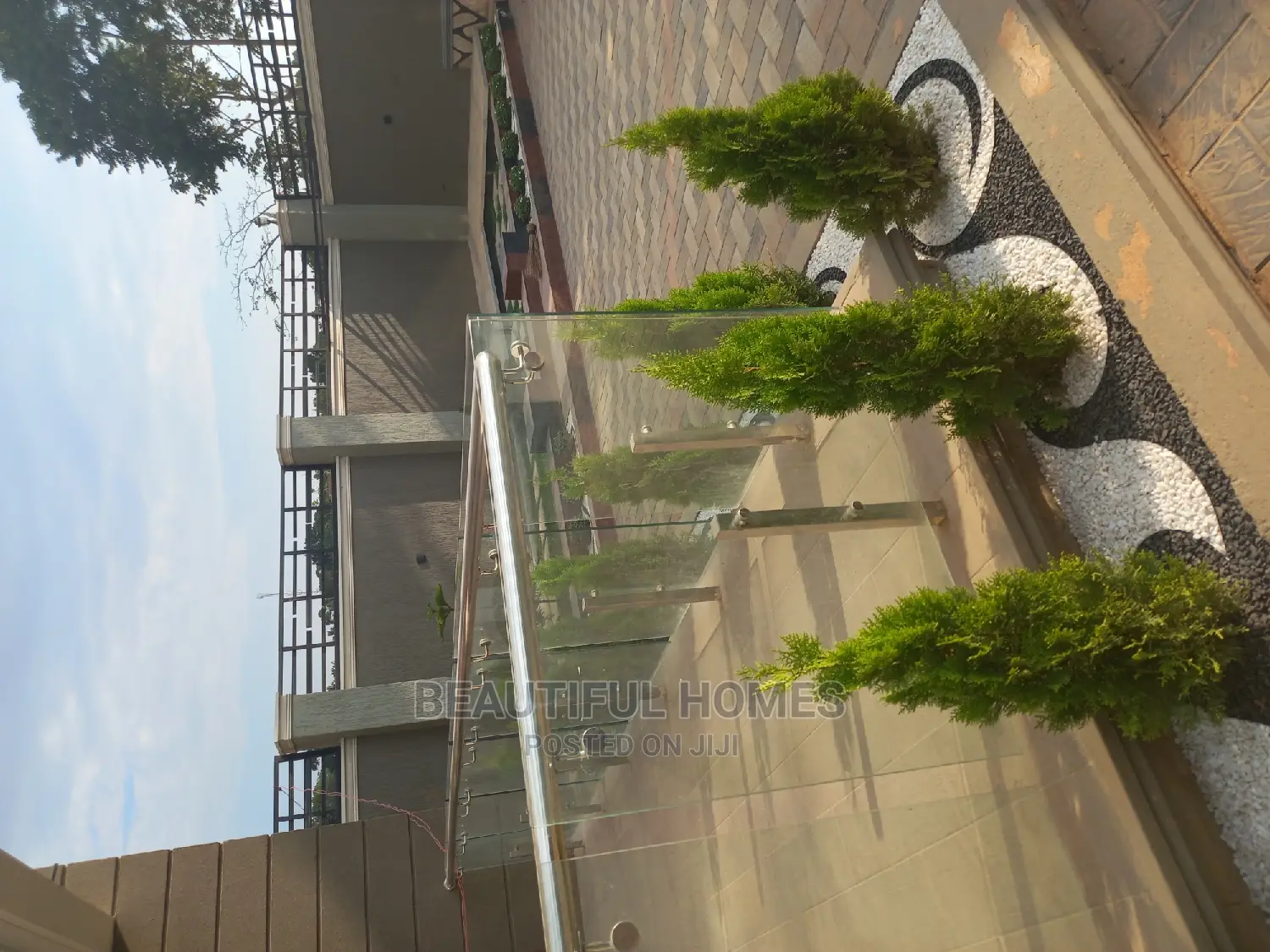 Furnished 6bdrm Duplex in Kira for sale