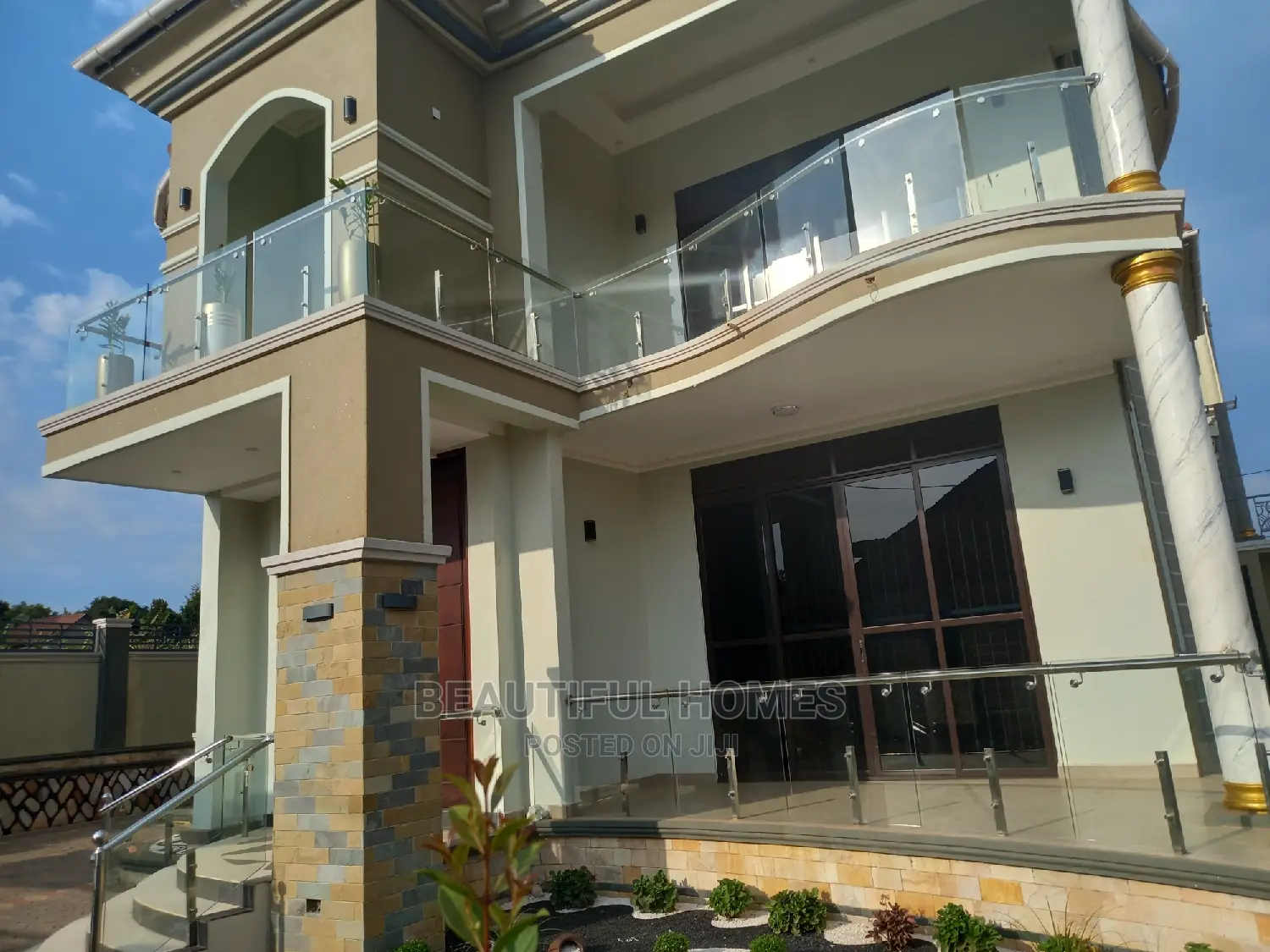 Furnished 6bdrm Duplex in Kira for sale
