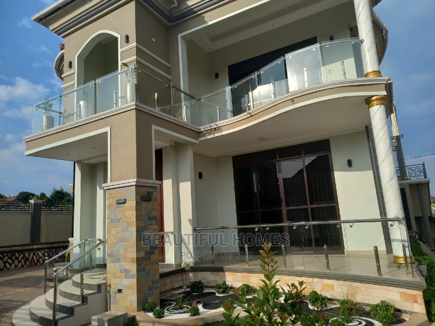 Furnished 6bdrm Duplex in Kira for sale