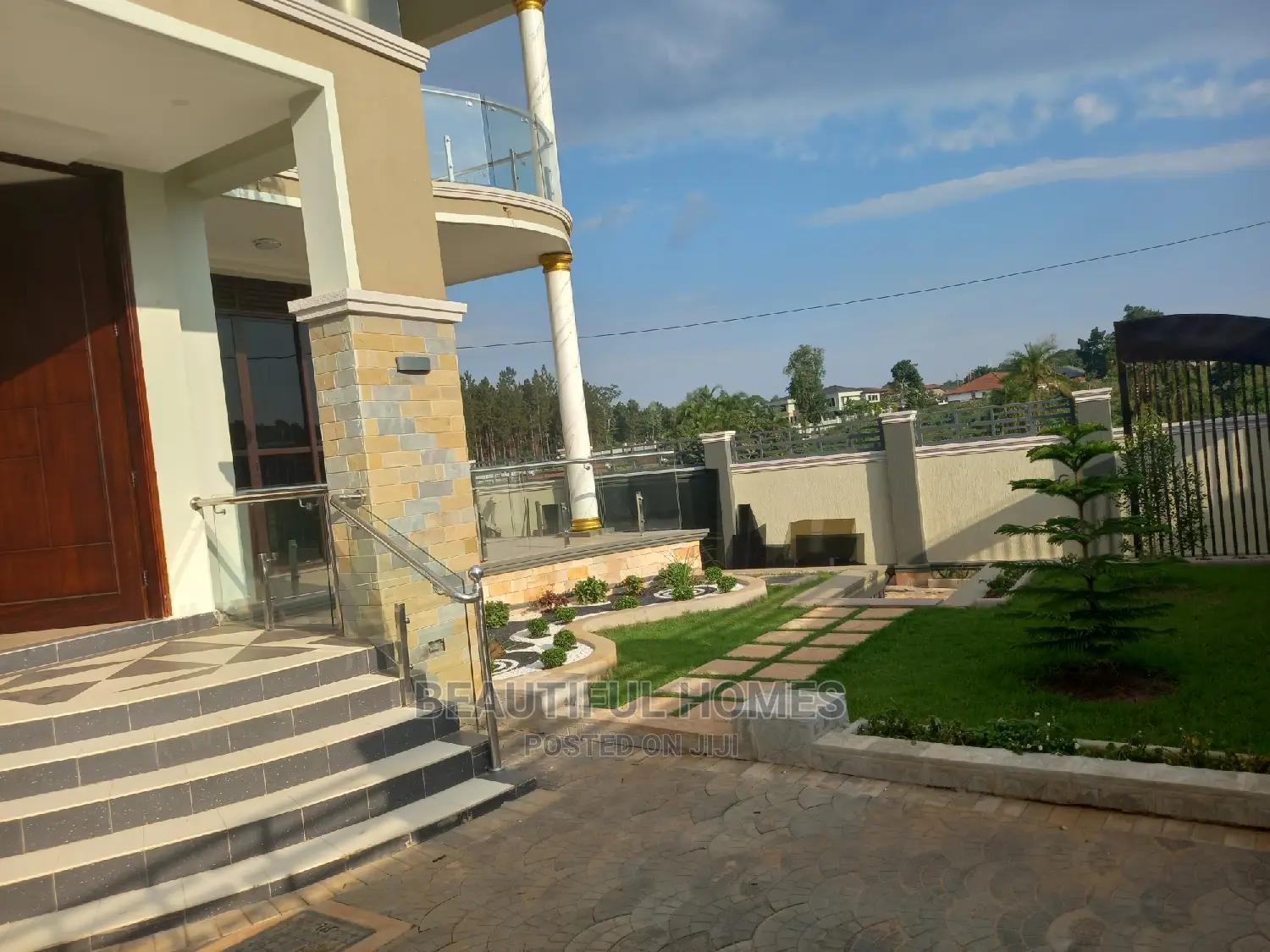Furnished 6bdrm Duplex in Kira for sale