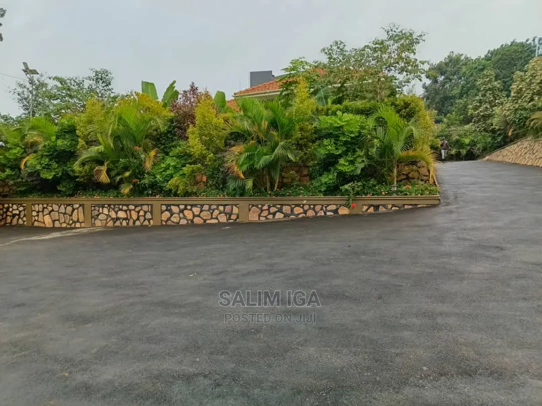 3bdrm Bungalow in Kololo Property, Central Division for rent