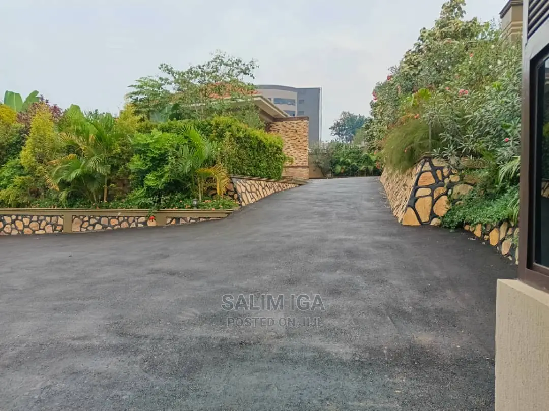 3bdrm Bungalow in Kololo Property, Central Division for rent