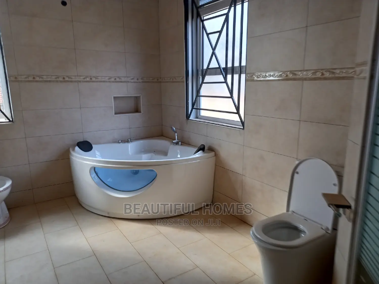 Furnished 6bdrm Duplex in Kira All Tarmack for sale