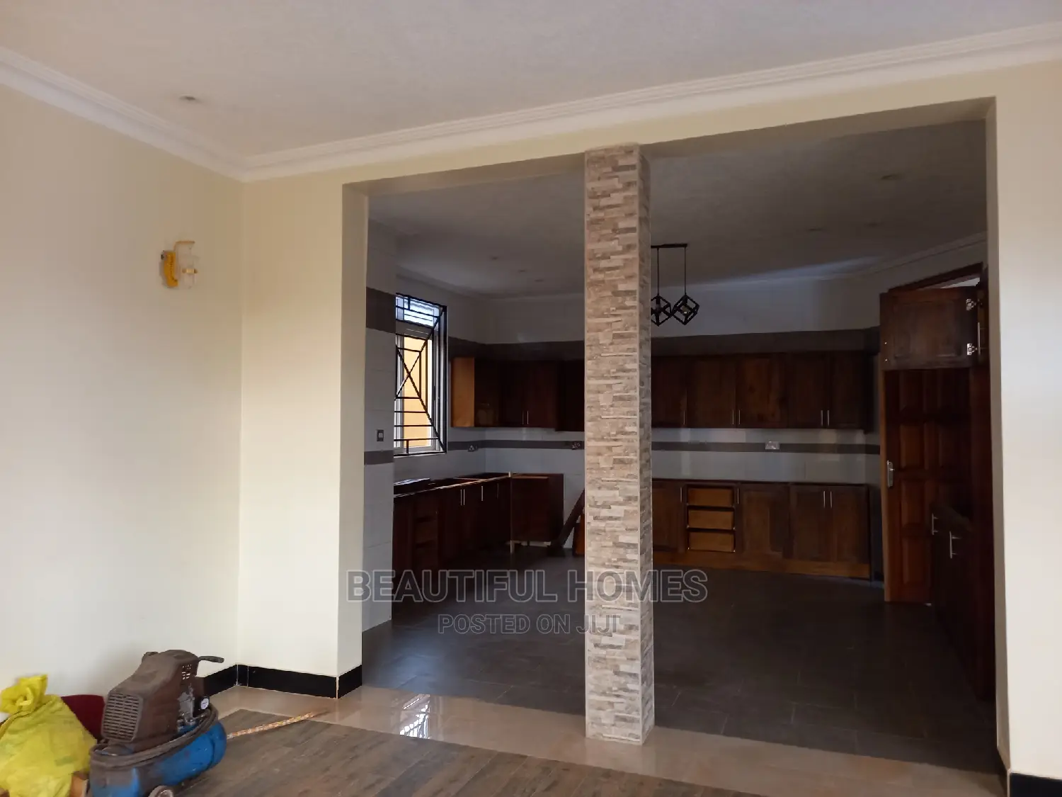 Furnished 6bdrm Duplex in Kira All Tarmack for sale
