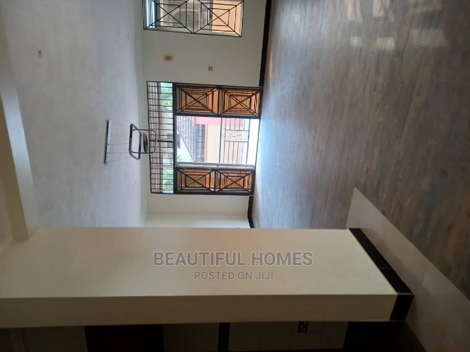 Furnished 6bdrm Mansion in Kira Corporate for sale