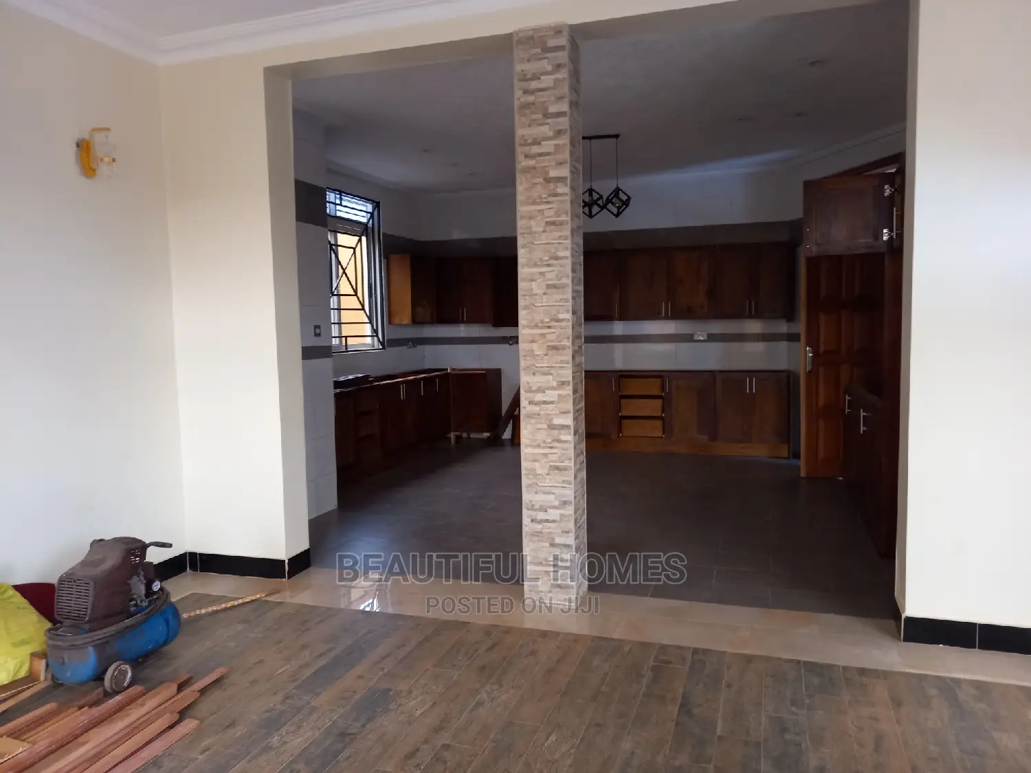 Furnished 6bdrm Mansion in Kira Corporate for sale