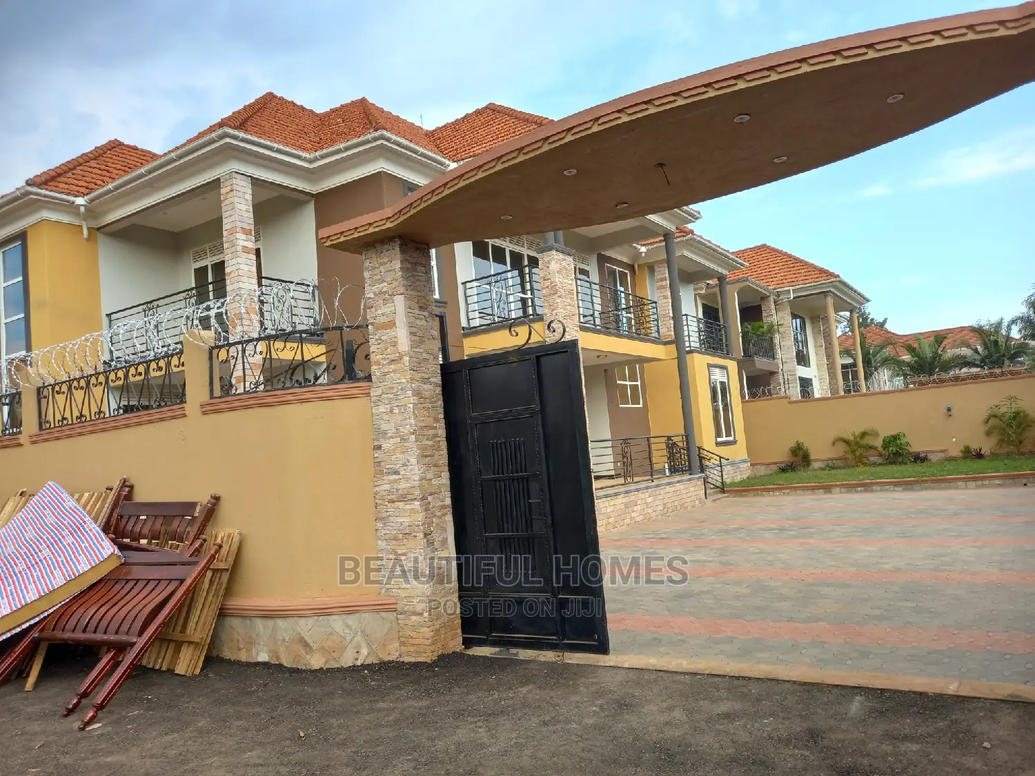 Furnished 6bdrm House in Kira Organised for sale