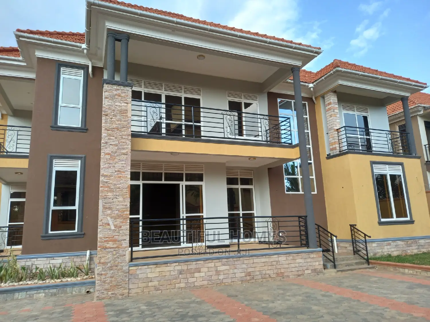 Furnished 6bdrm Mansion in Kira for sale