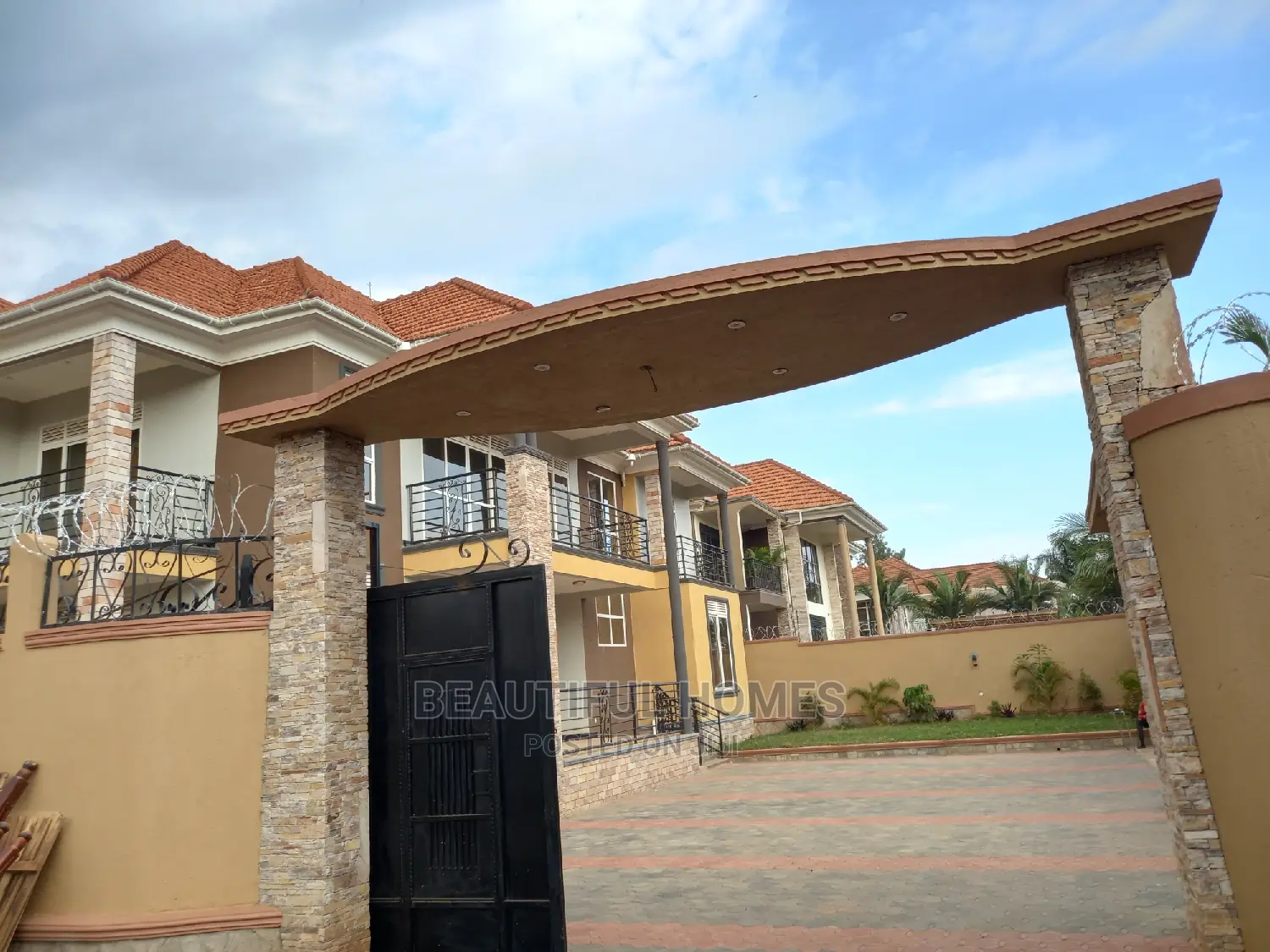 Furnished 6bdrm Mansion in Kira Wealthy Estate for sale