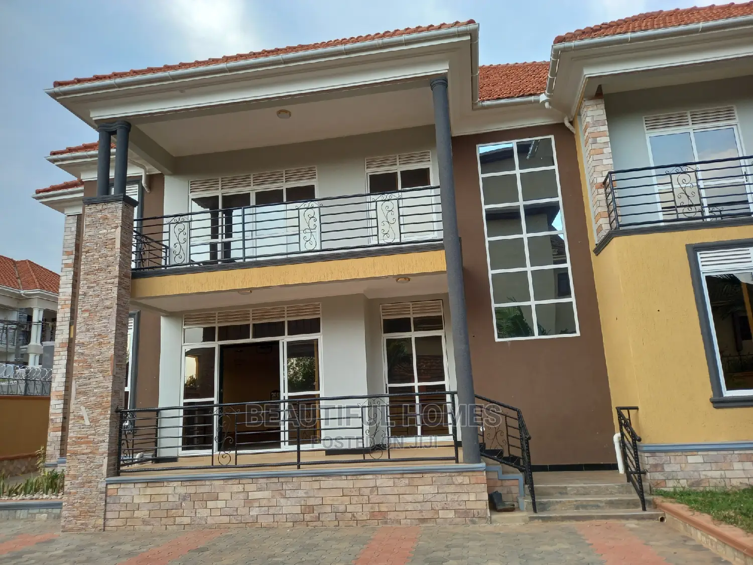 Furnished 6bdrm Duplex in Kira Tarmacked Close for sale