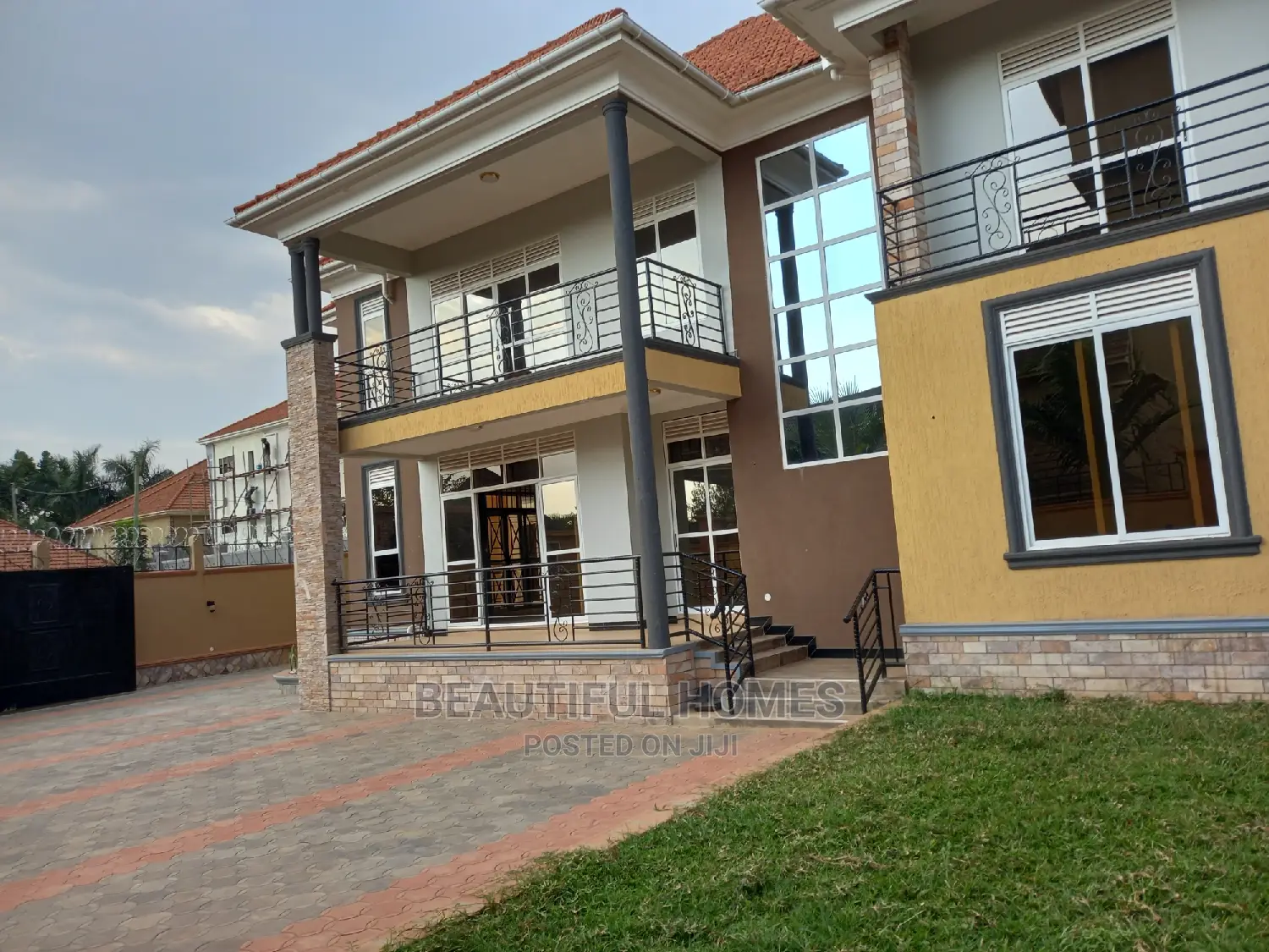 Furnished 6bdrm Duplex in Kira Tarmacked Close for sale