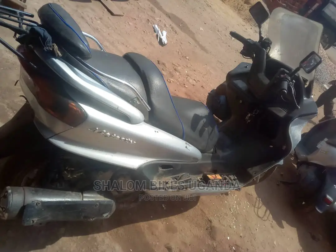 Honda RC51 2018 Silver