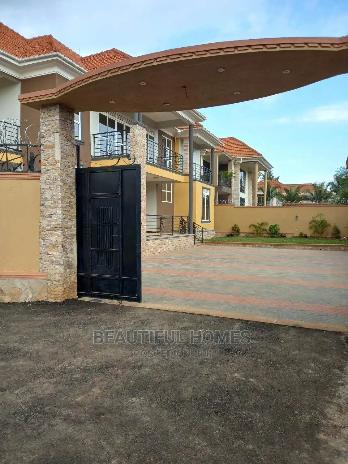 Furnished 6bdrm House in Kira Organised for sale
