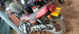 Photo - Yamaha Crux 2016 Red