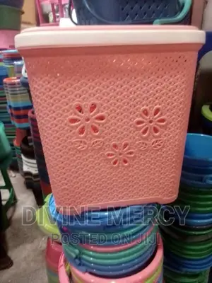 Laundry Basket With Lid