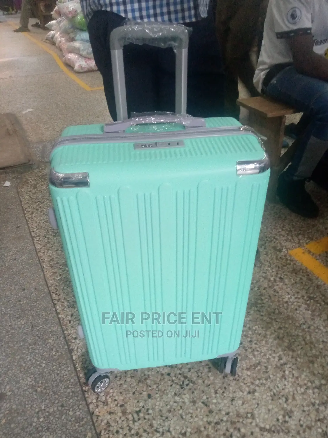 Classy Plastic Suitcase.Medium.( Green)