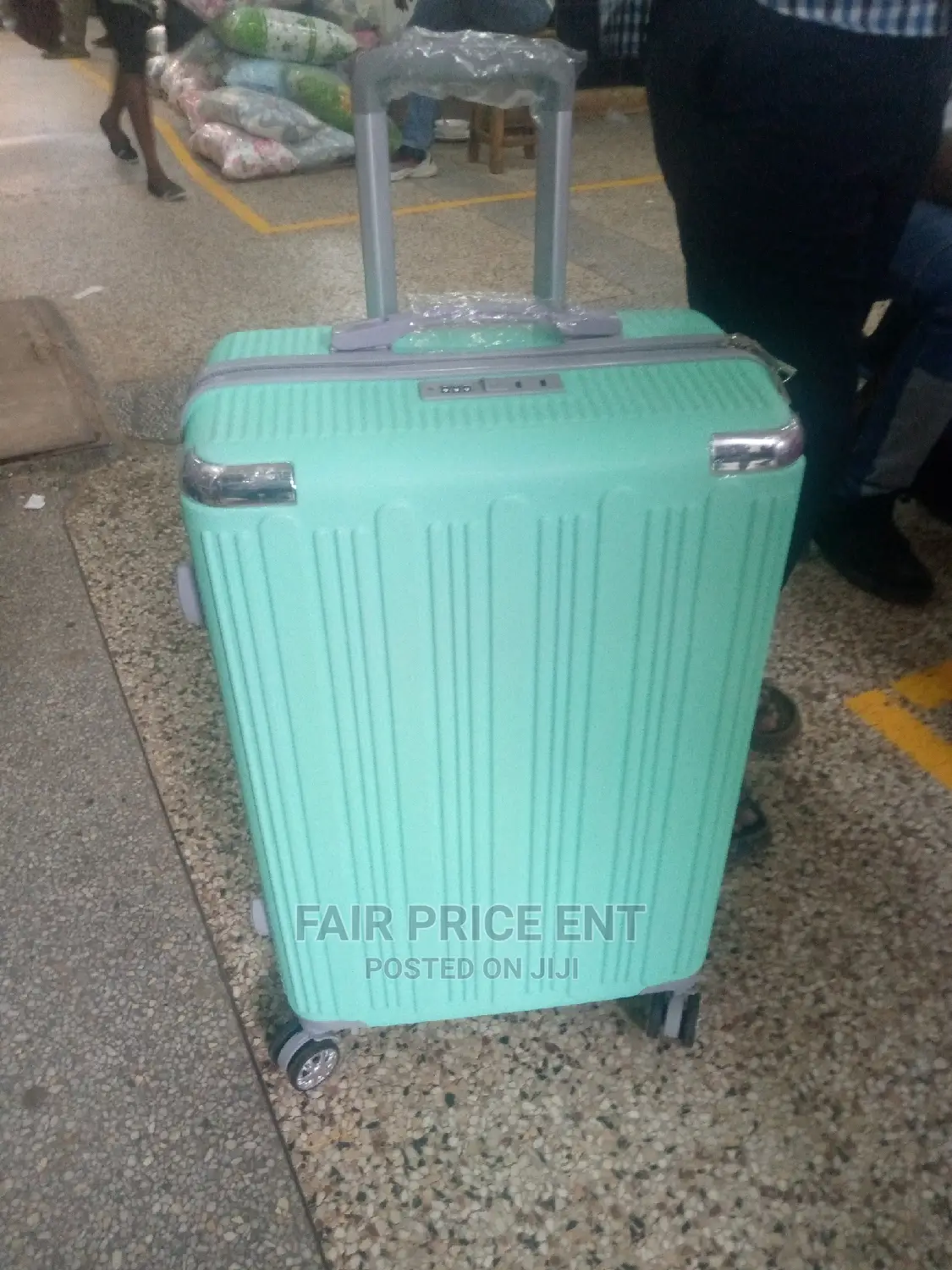 Classy Plastic Suitcase.Medium.( Green)