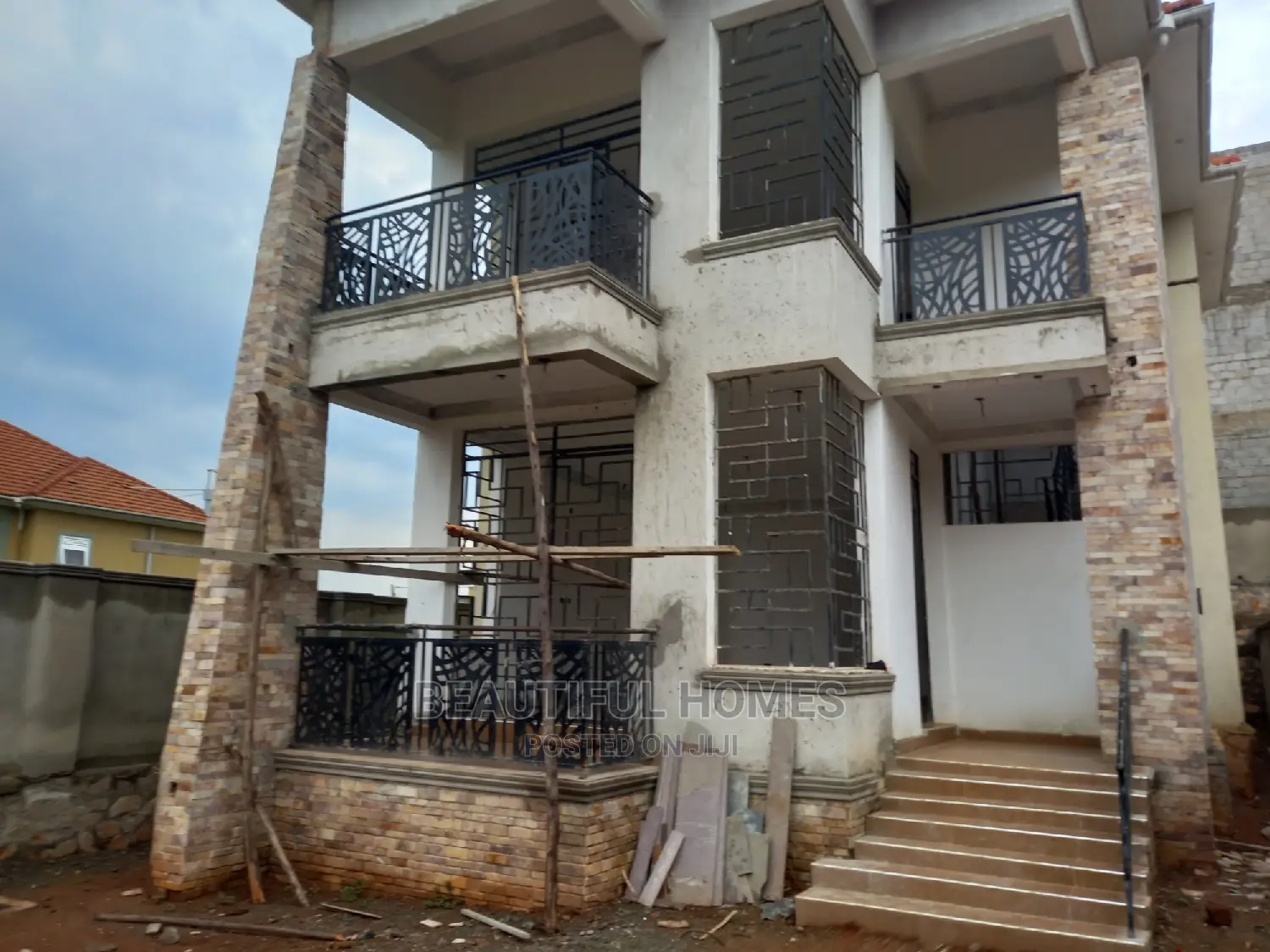 Furnished 4bdrm Duplex in Kira Gated Estate for sale