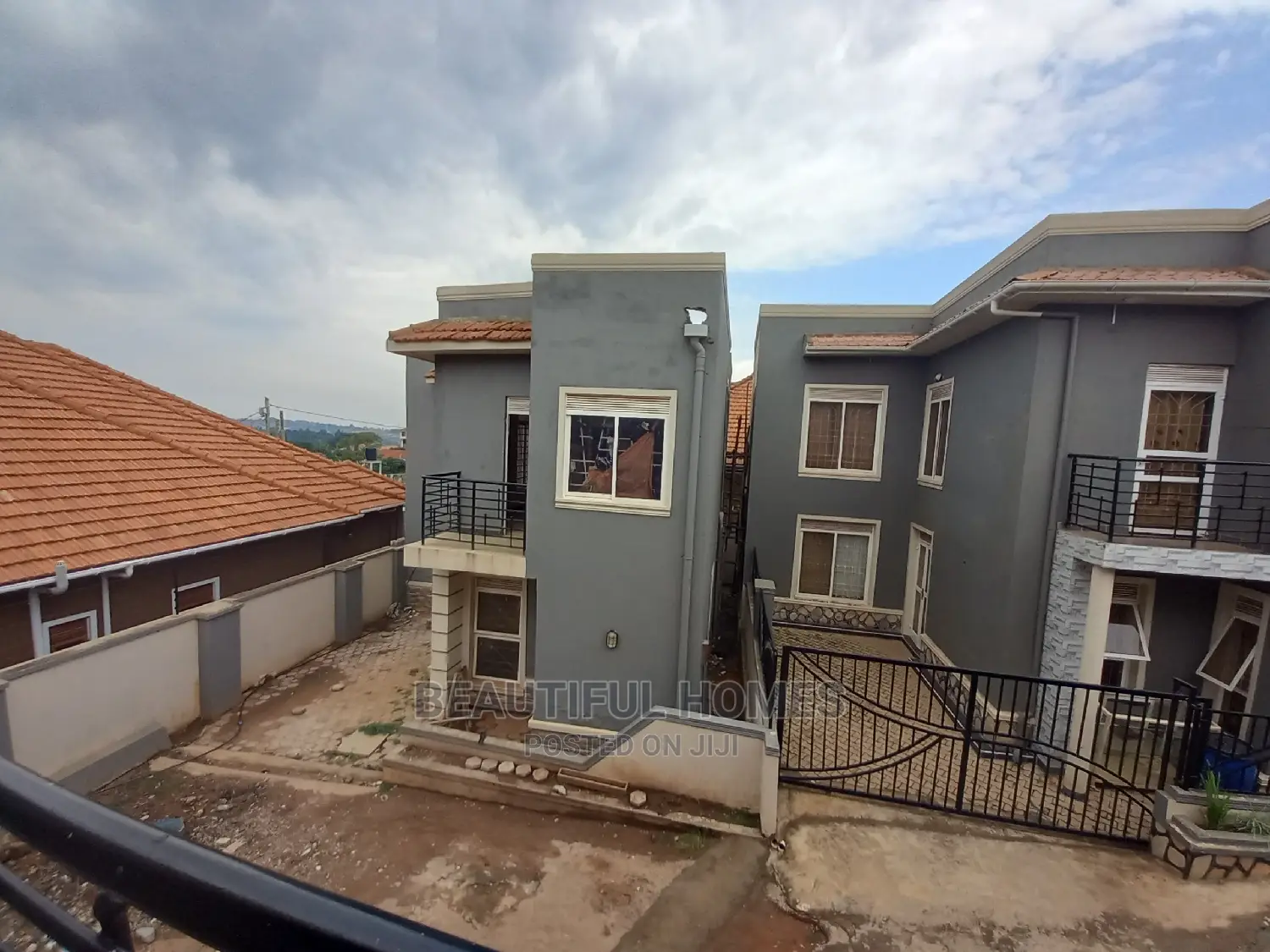 Furnished 4bdrm Duplex in Kira Tarmack for sale