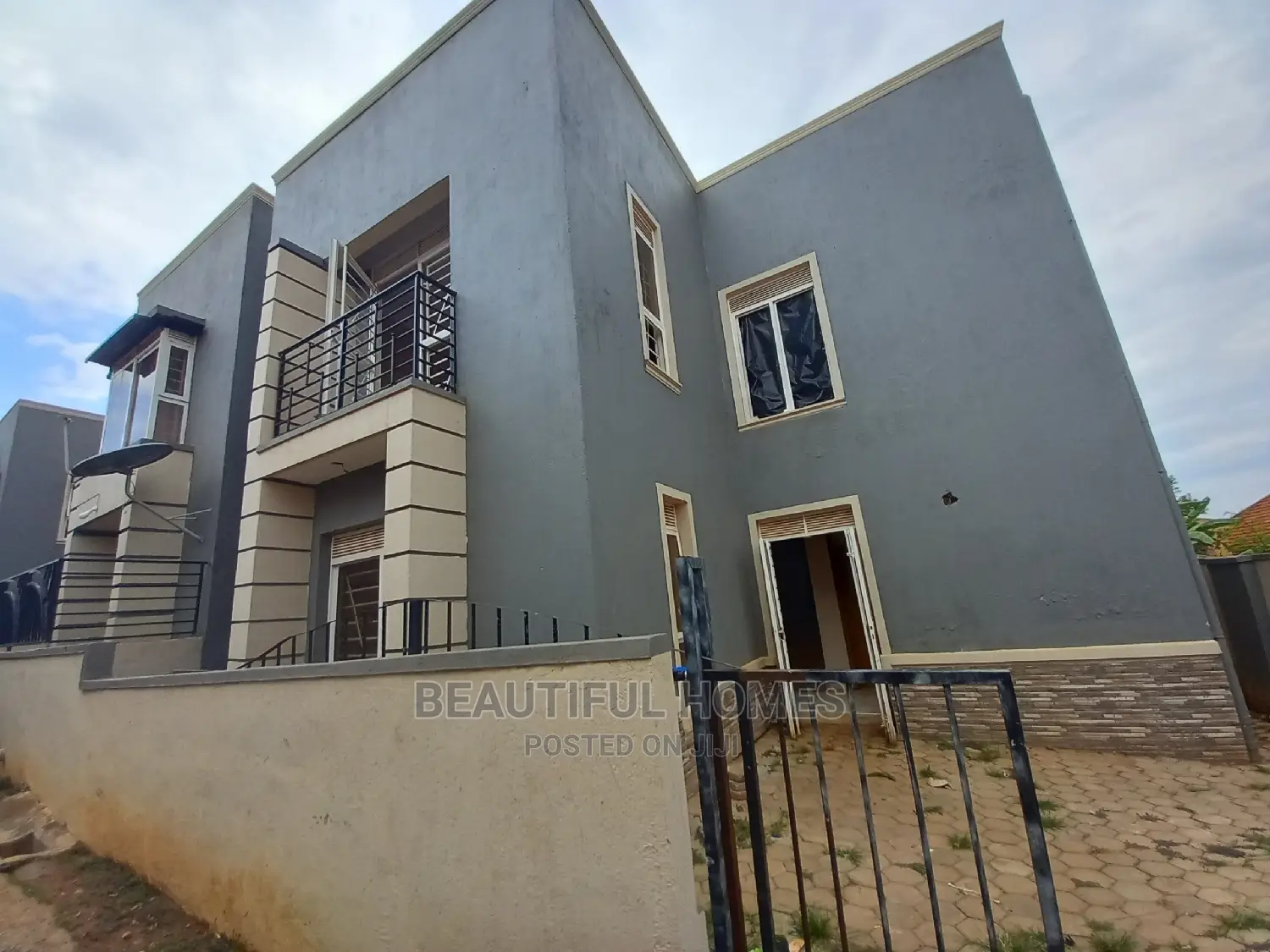 Furnished 4bdrm Duplex in Kira Corporate for sale