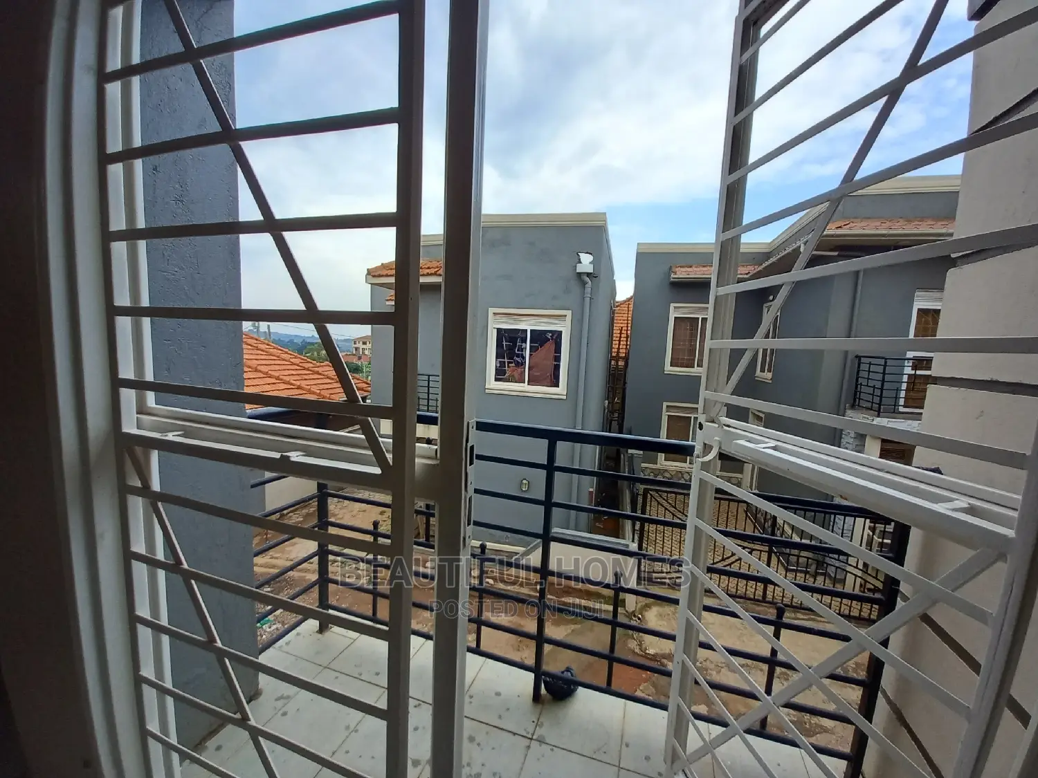 Furnished 4bdrm Duplex in Kira Corporate for sale