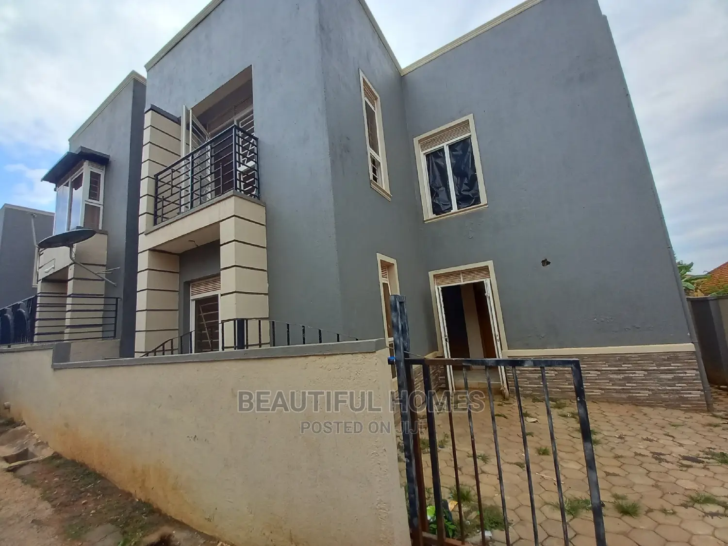 Furnished 4bdrm Duplex in Kira Corporate for sale